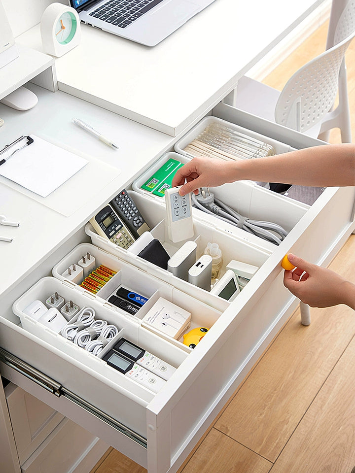 Scatola portacavi retrattile per cavi dati